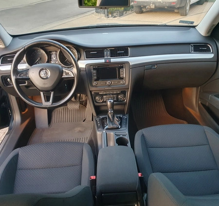 Skoda Superb cena 49500 przebieg: 248000, rok produkcji 2014 z Brzeg małe 154